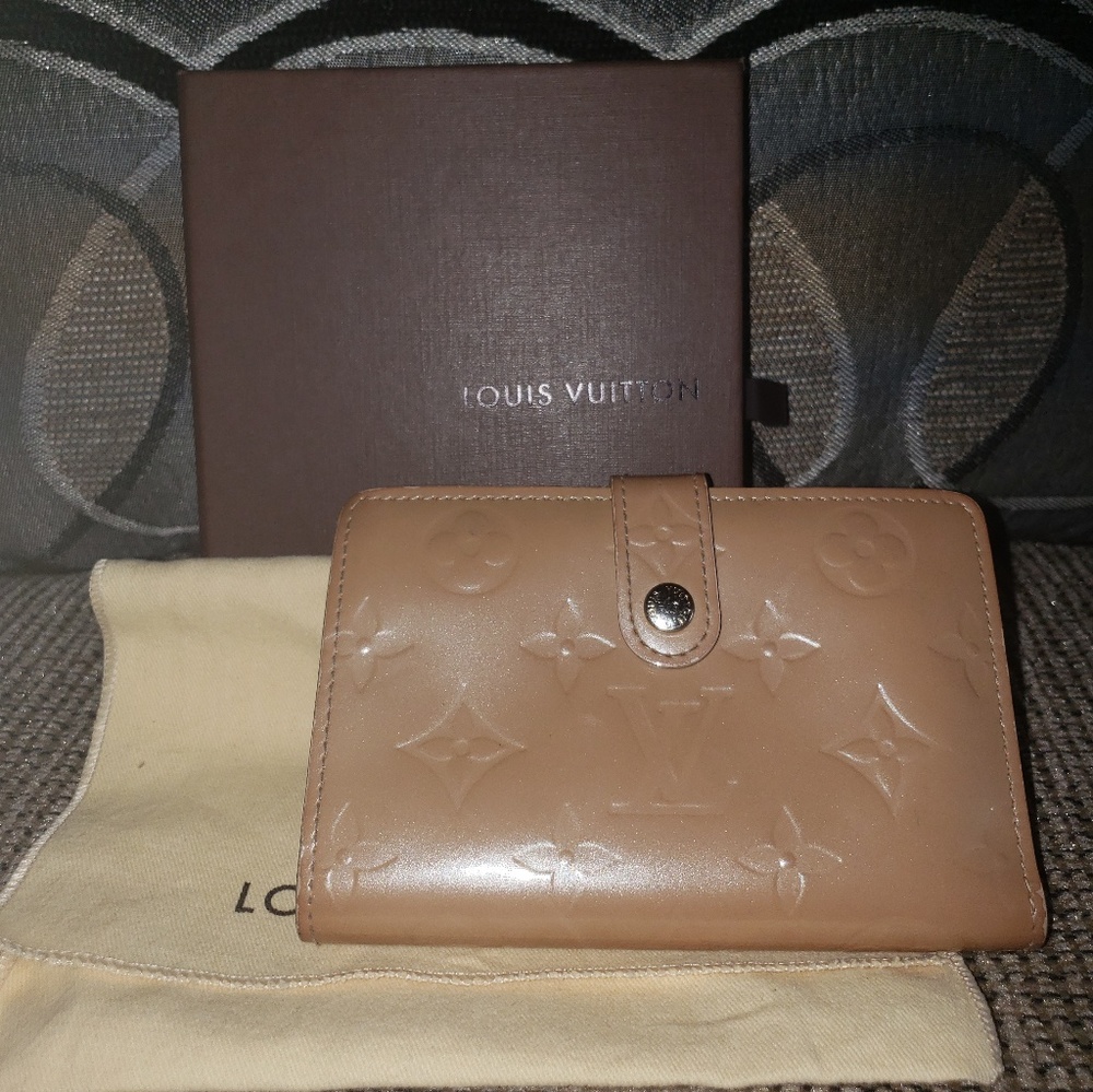 Louis Vuitton Beige Monogram Vernis French Purse